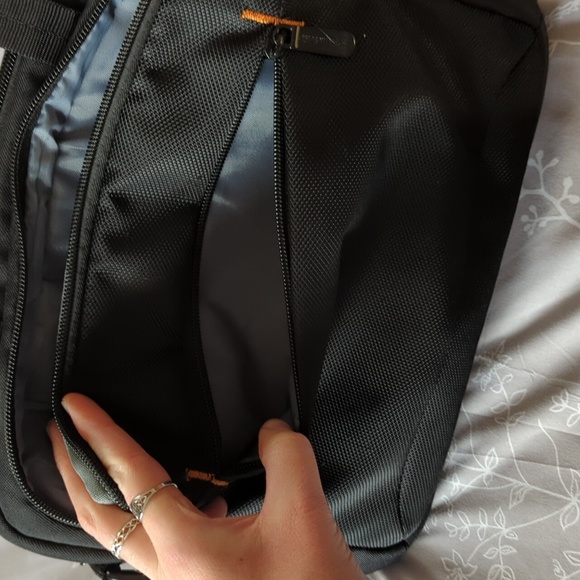 Amazon Basics tablet carrier - Picture 5 of 8